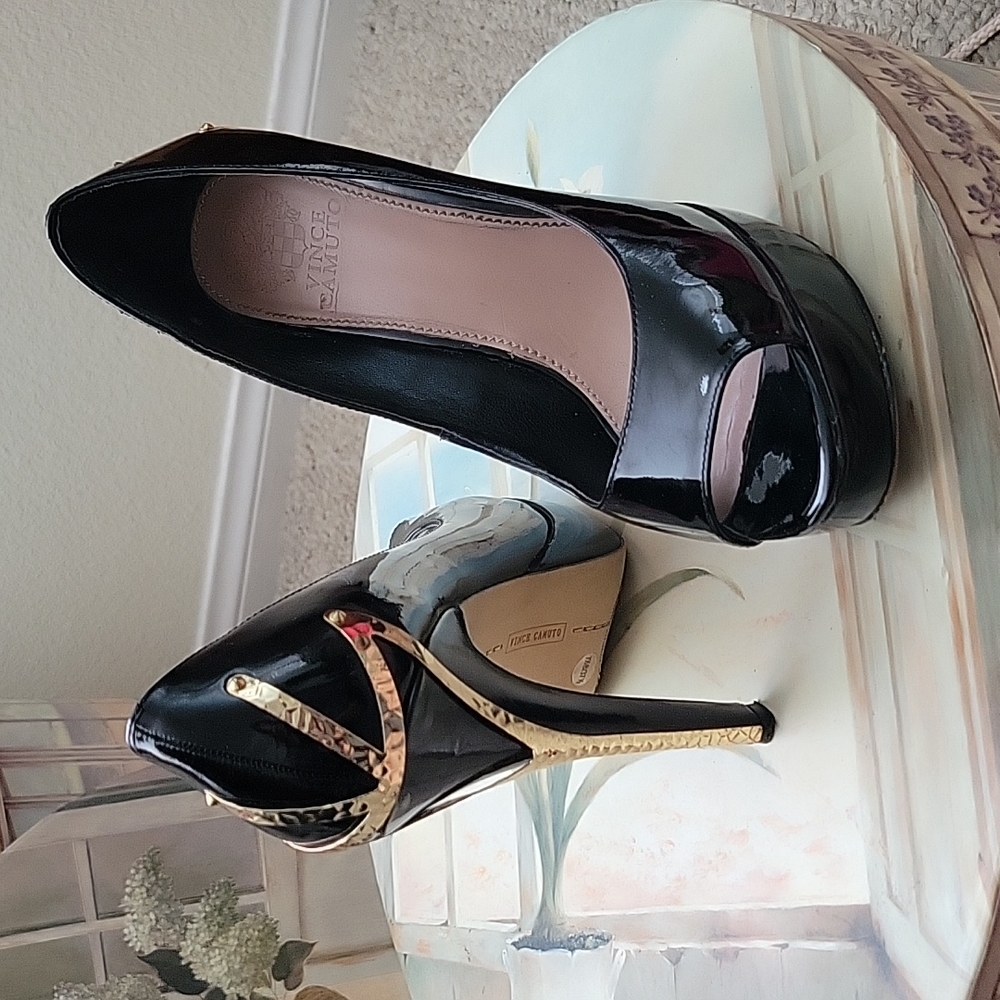 Vince Camuto Black Patent Heels Gold